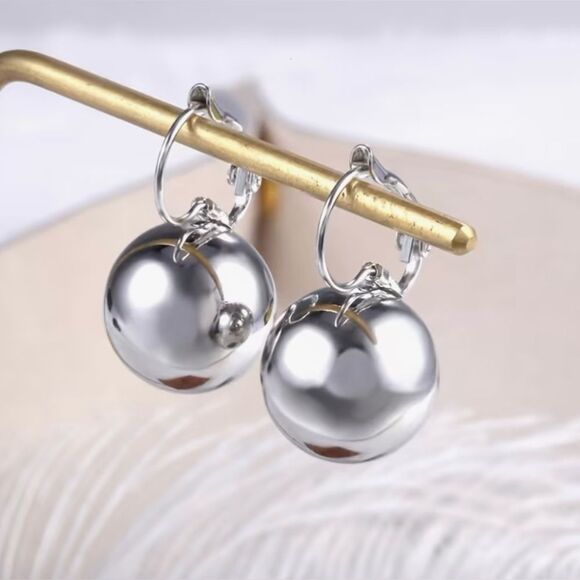 🩶 NEW Elegant Shining Silver Ball Drop Earrings 🩶 - Picture 1 of 5
